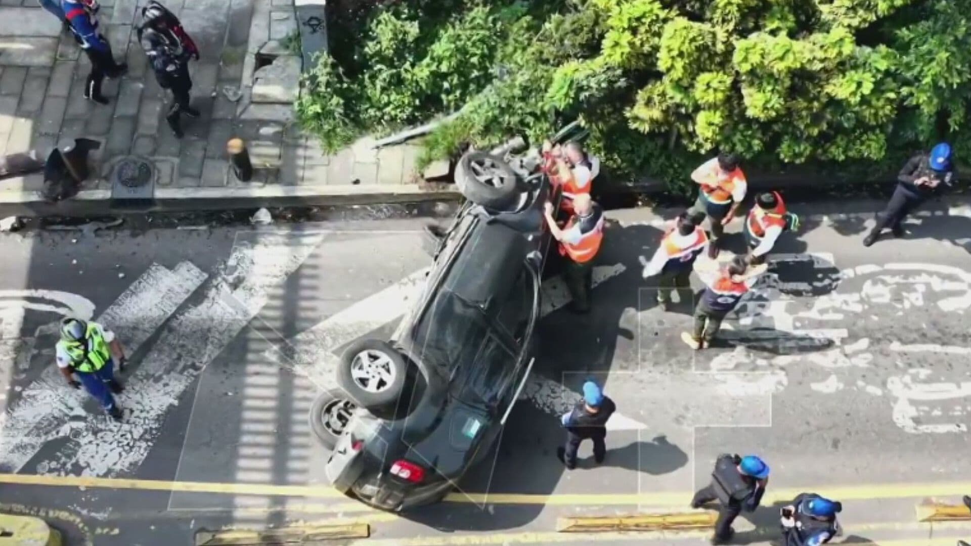 Vuelca Camioneta en el Eje 2 Norte en la Alcaldía Cuauhtémoc