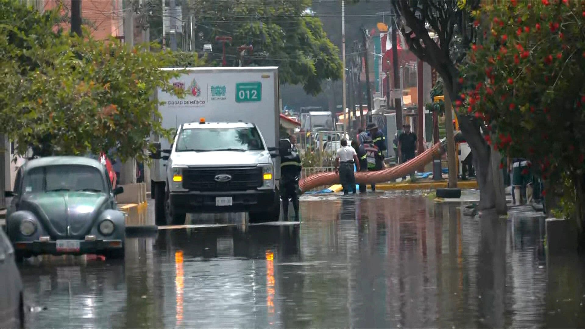 'Esto es de Todos los Años': Continúan Calles Inundadas por Lluvias en Iztapalapa