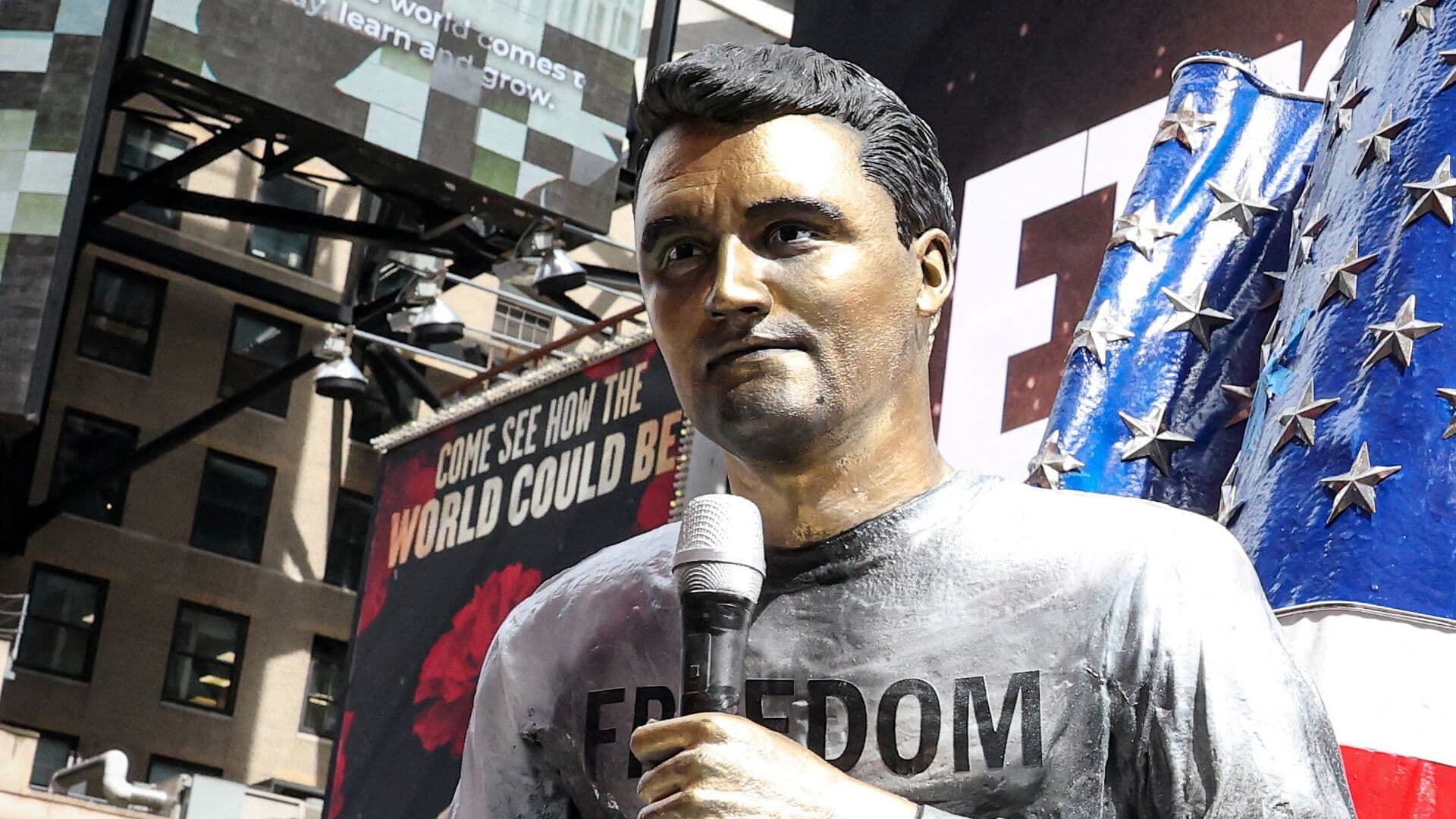 Inauguran estatuas de Charlie Kirk