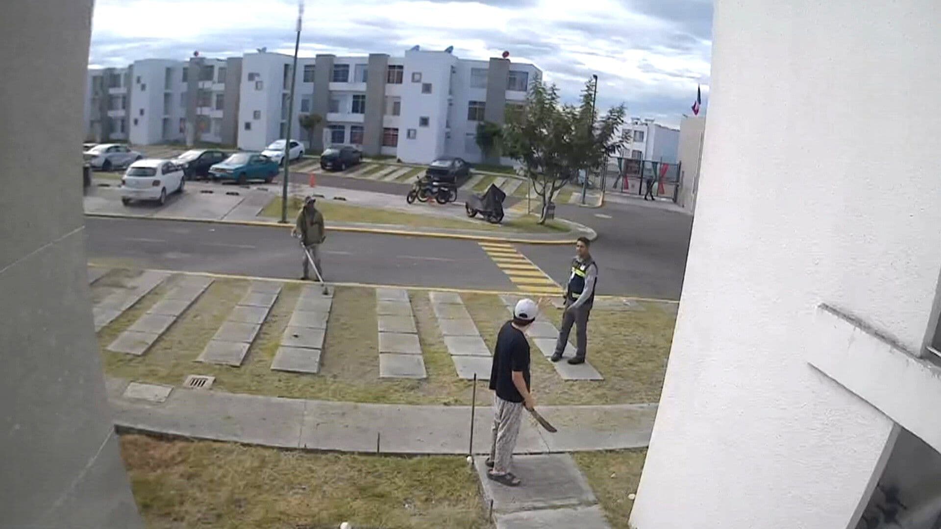 Video: Denuncian a Hombre por Amenazar con Machete a Vecinos en Calles de Puebla