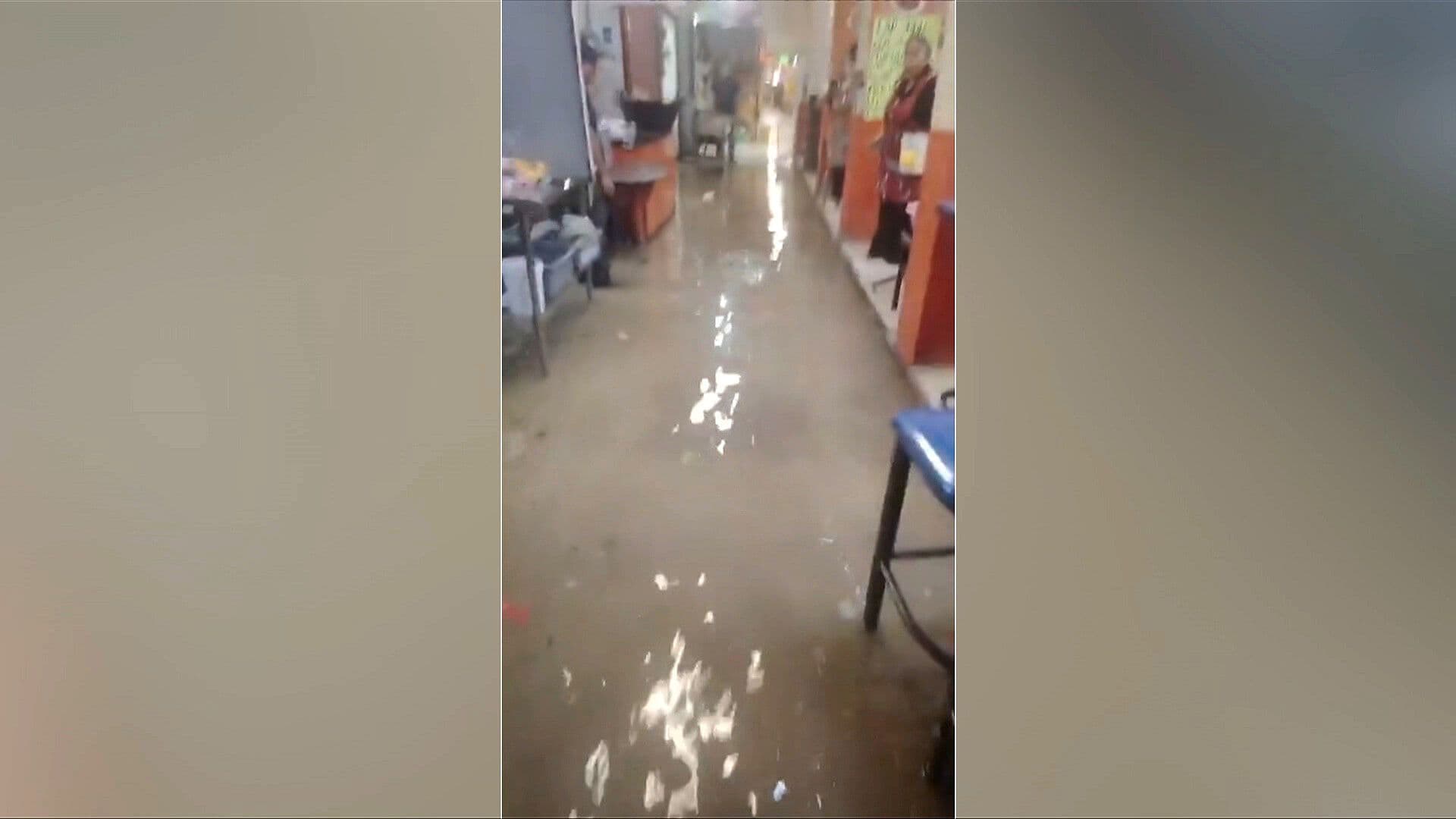 Lluvias Provocan Inundación al Interior de Mercado de Coyoacán, CDMX
