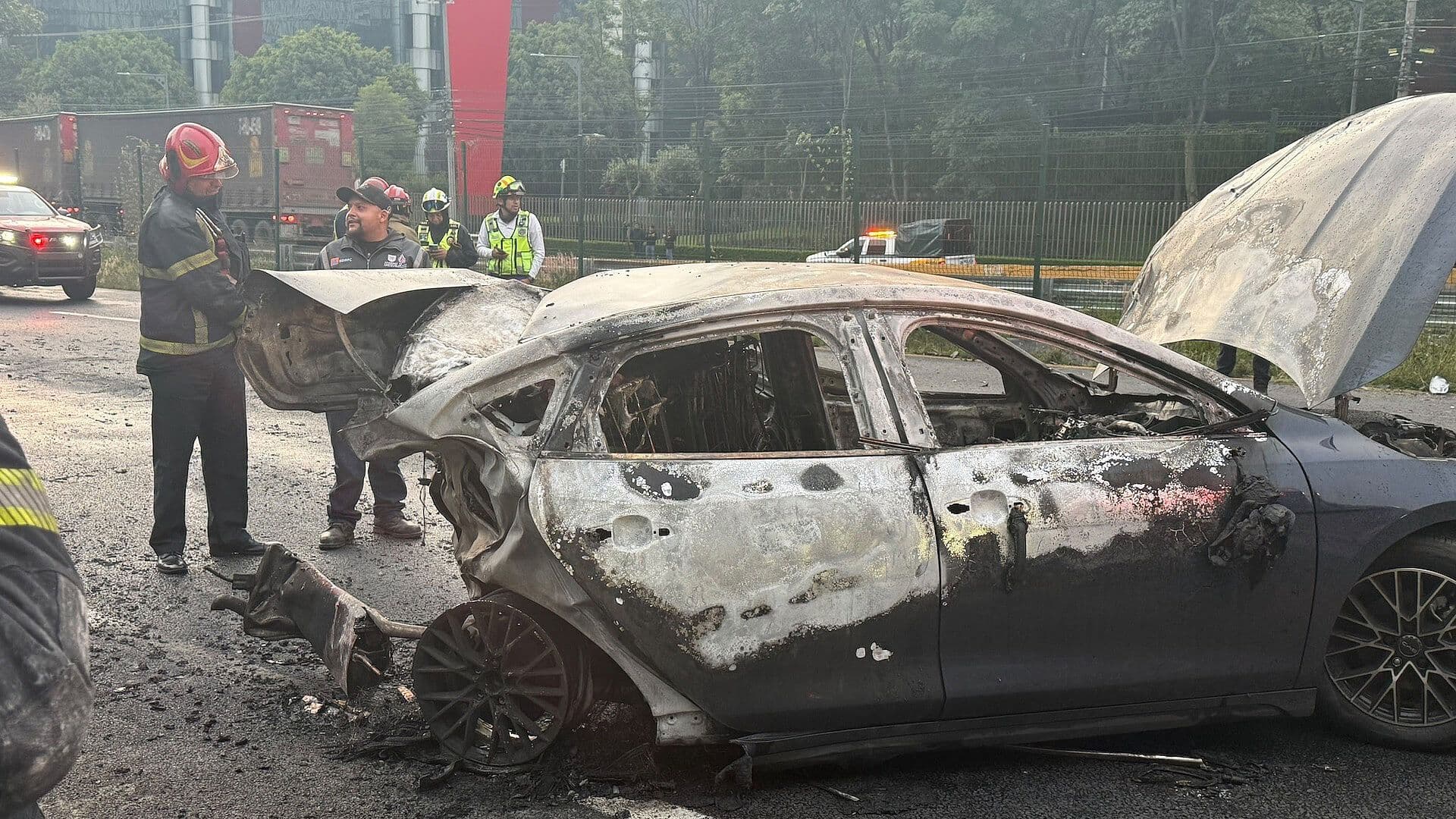 Dos Personas Mueren Calcinadas tras Choque e Incendio en la México-Toluca, CDMX