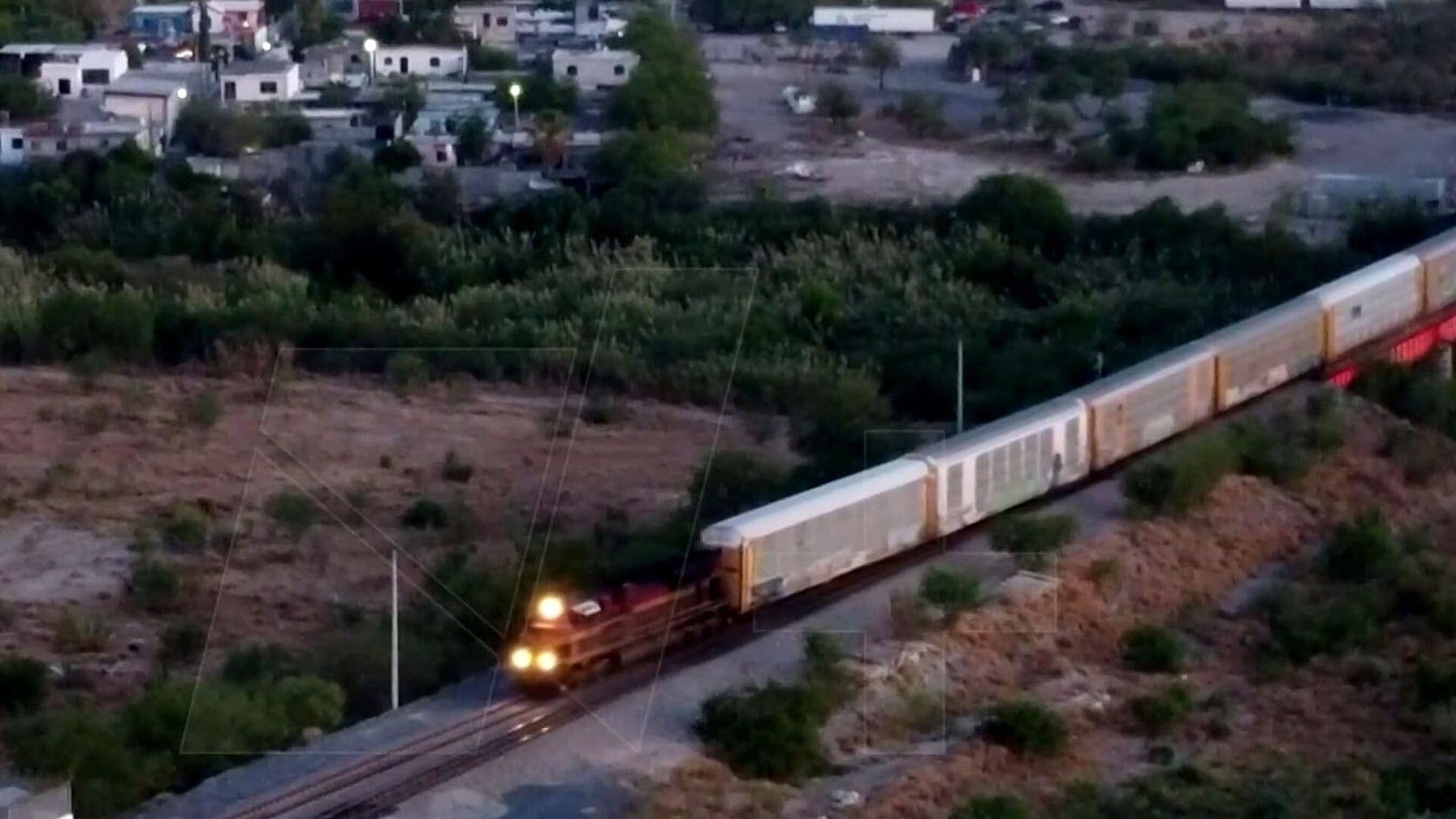 Hallan a Hombre sin Vida Junto a Vías del Tren en Salinas Victoria, Nuevo León
