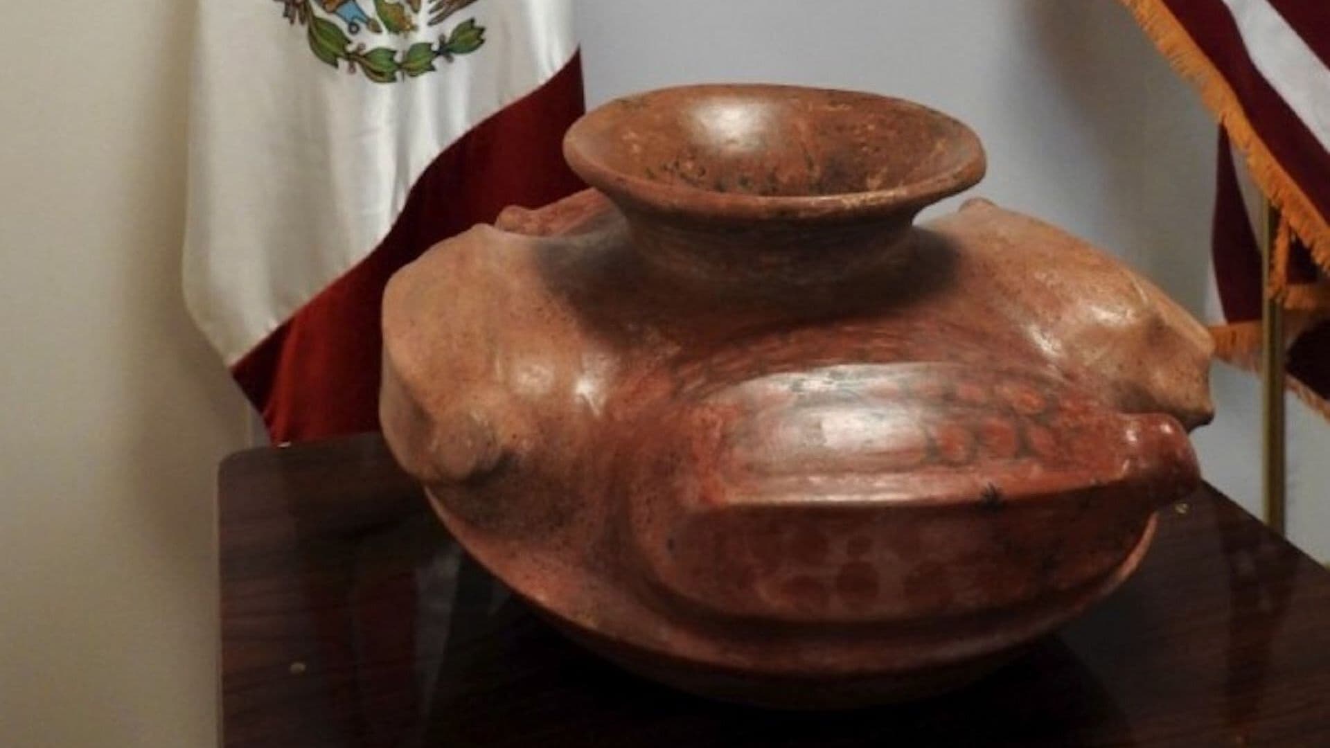 Estados Unidos Restituye a México Vasija Prehispánica Milenaria de Barro