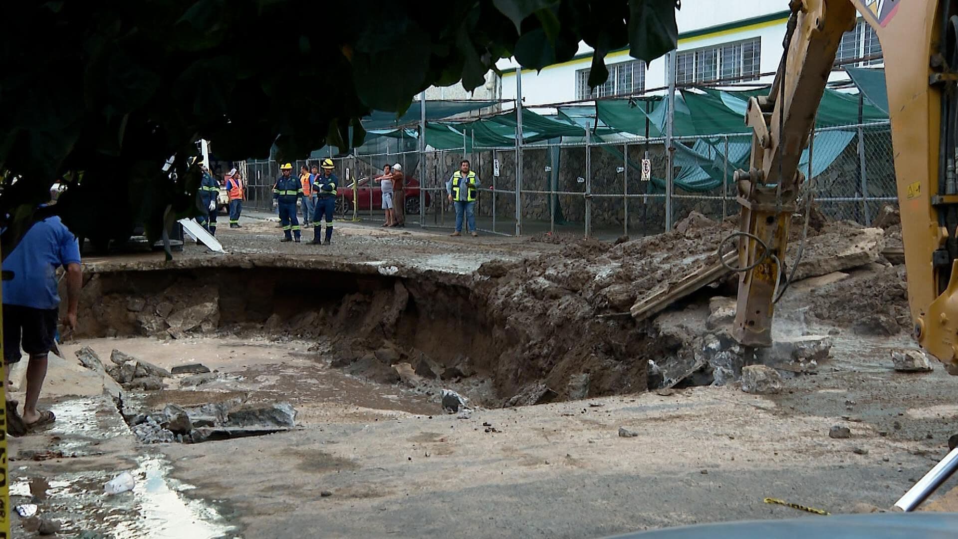 Aparecen 4 Megasocavones en una Semana en la Zona Metropolitana de Guadalajara