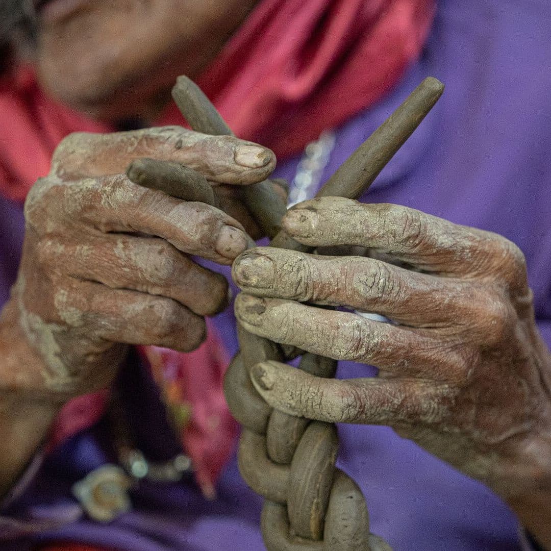 Manos que Ven: una Historia de Barro y Amor
