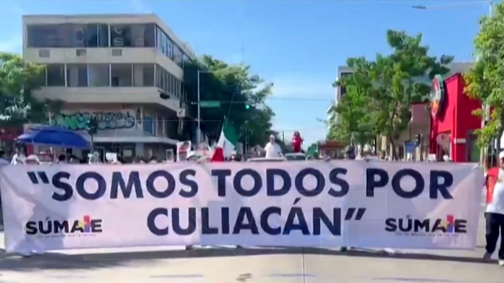 Cientos Marchan por la Paz y Exigen un Alto a la Violencia en Culiacán