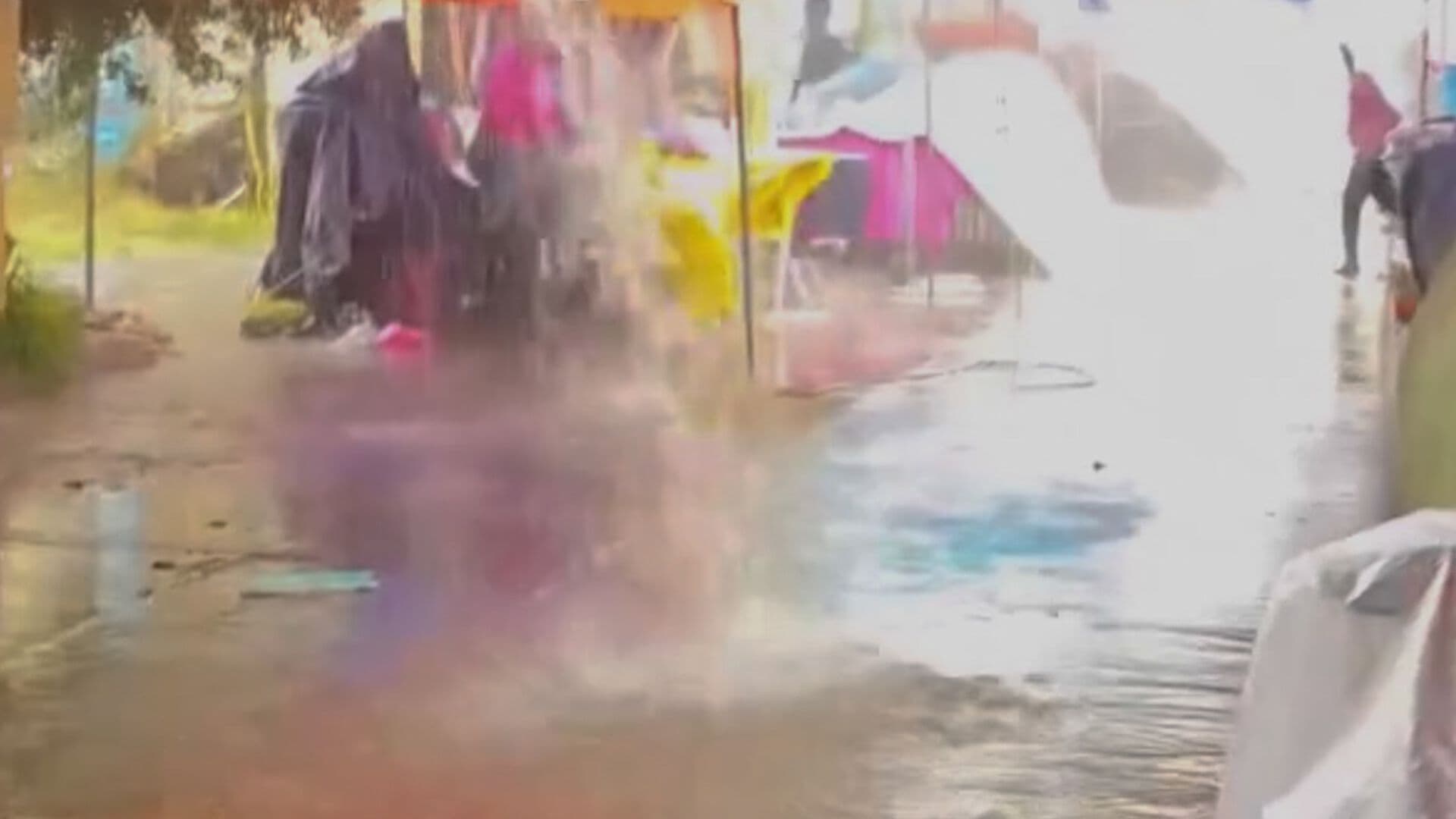Fuerte Lluvia Inunda Calles de León