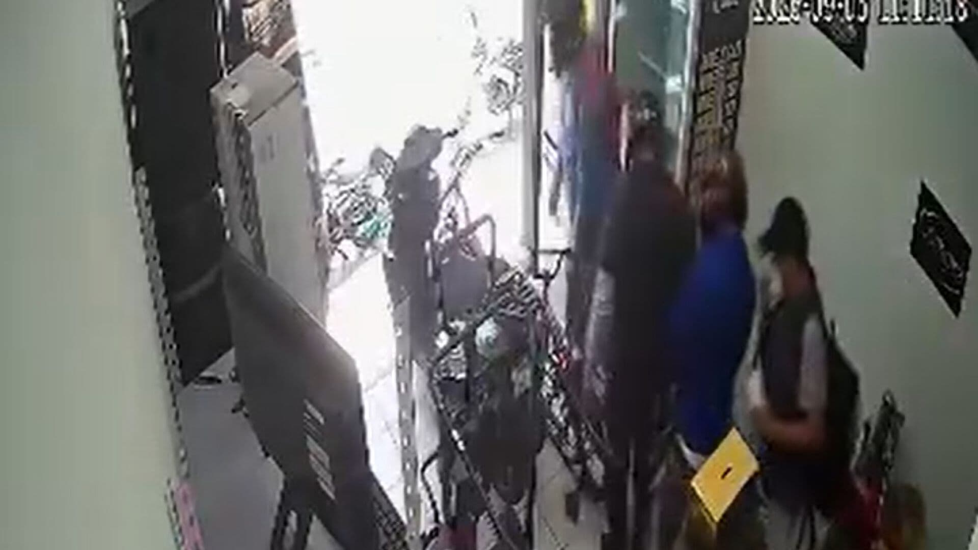 Asalto Motociclistas Cuatro Ladrones con Casco Casa Empeño Tehuacán Puebla