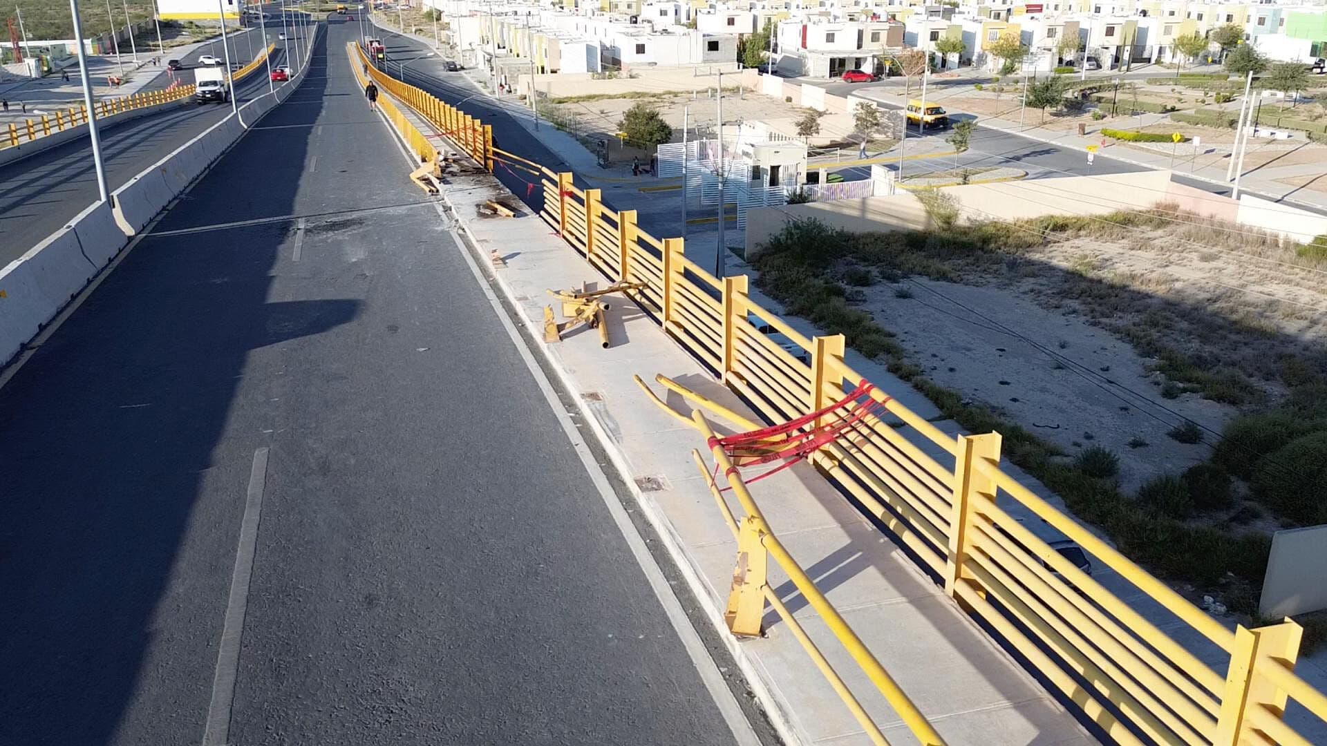 Continúa Sin Reparación Barandal Dañado por Choque en Av. Principal en García