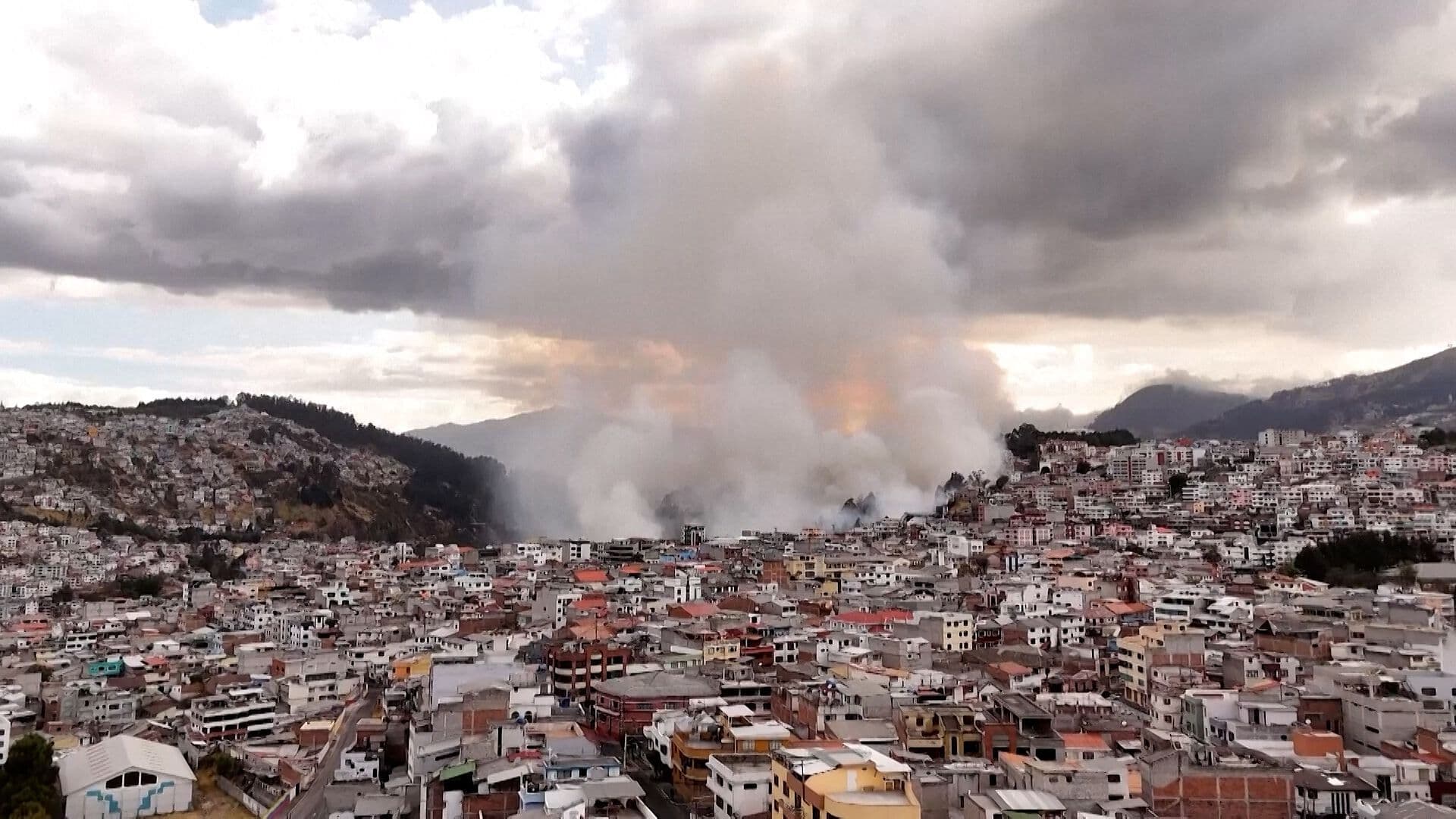 Controlan Incendio Forestal en Ecuador
