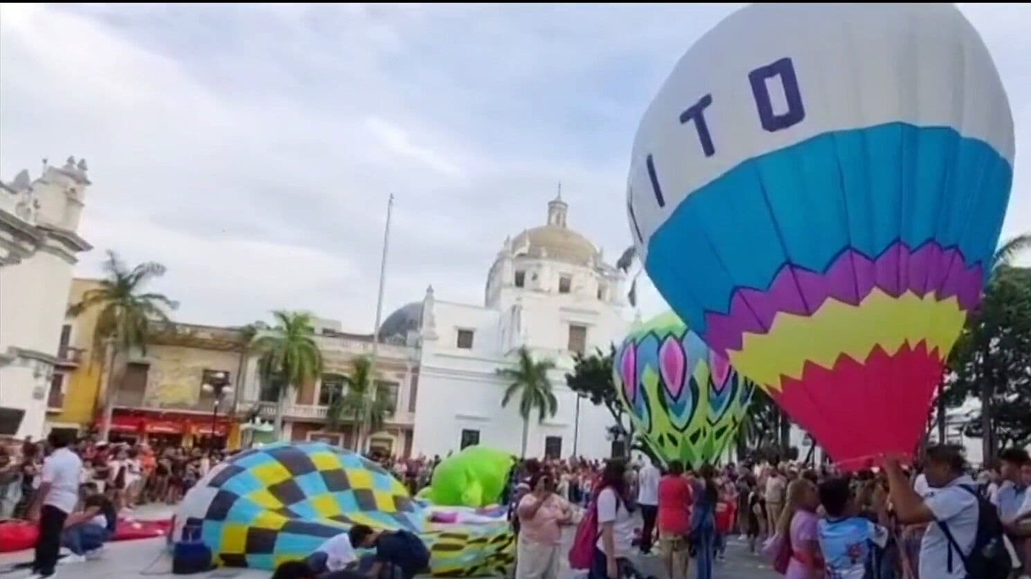 Globos de Papel Llenan de Color el Cielo de Veracruz; Así es Esta Tradición