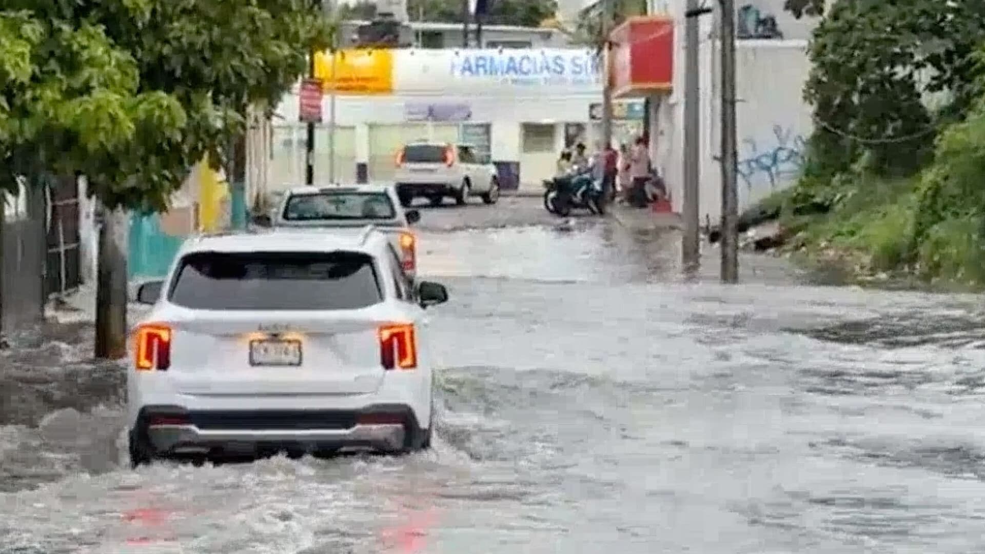 Lluvia Provoca Encharcamientos en Calles de Boca del Río