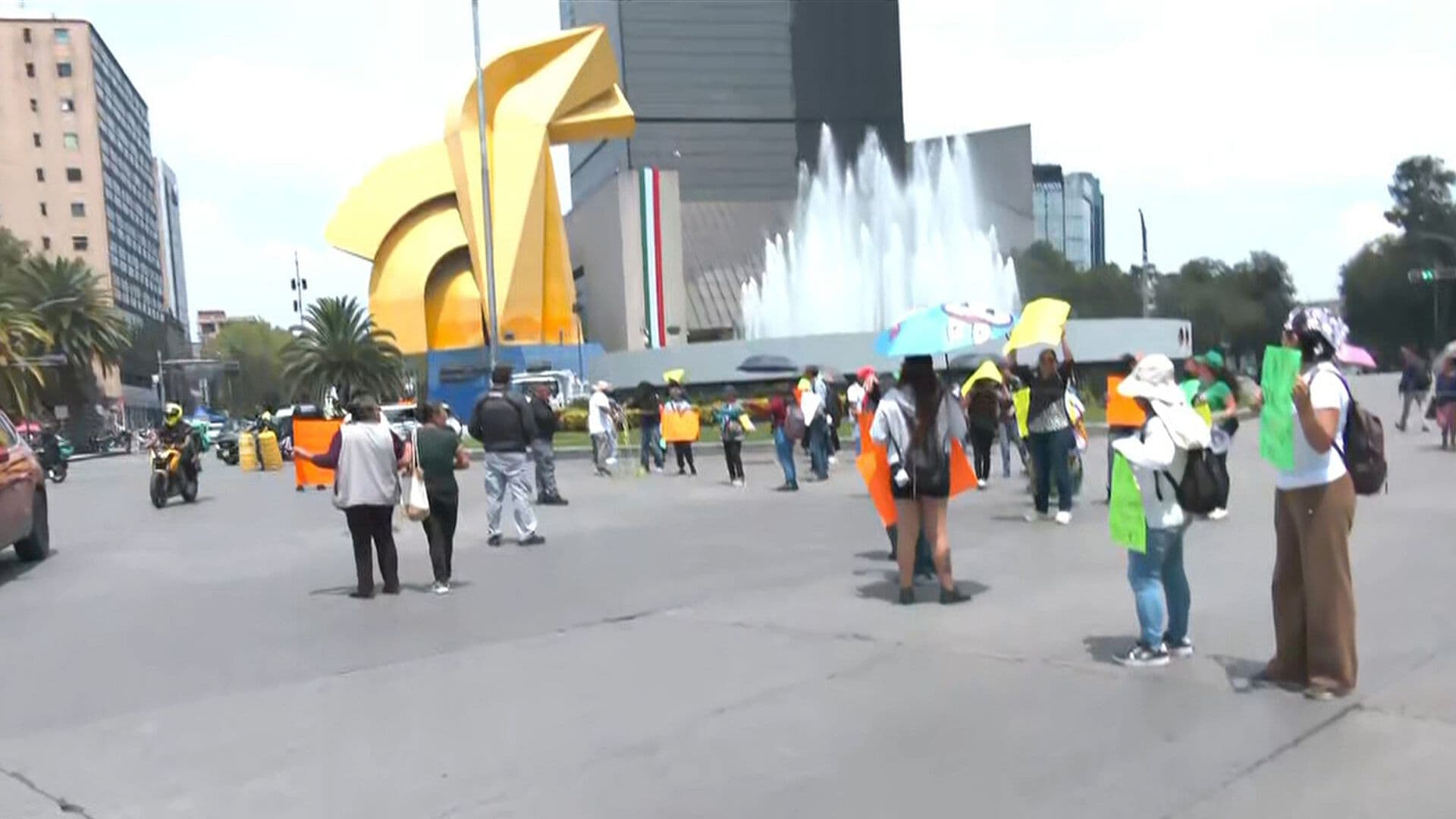 Manifestantes Bloquean Paseo de la Reforma