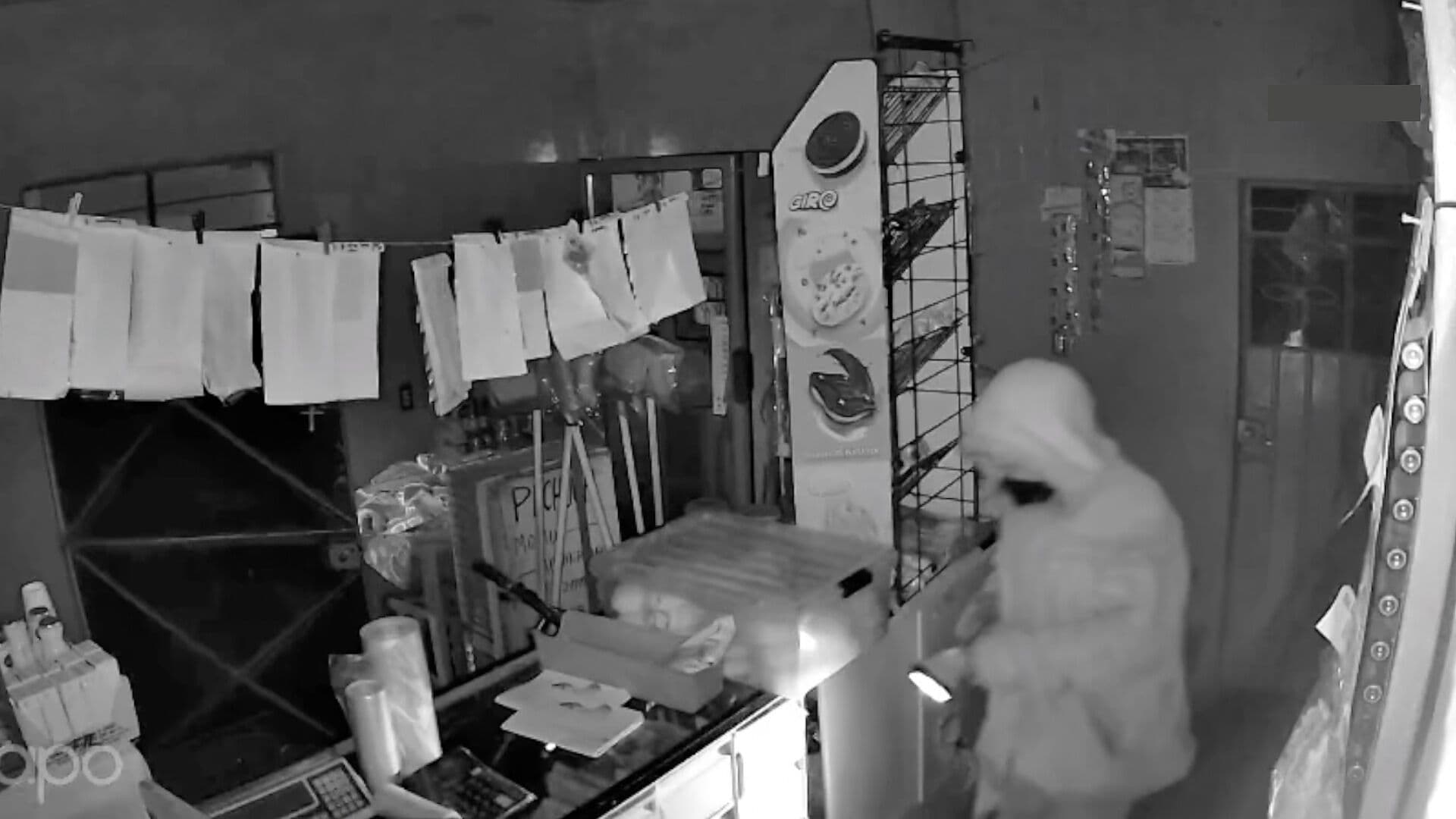 Robo Mercancía Tienda Aljojuca Puebla Hombre Lámpara