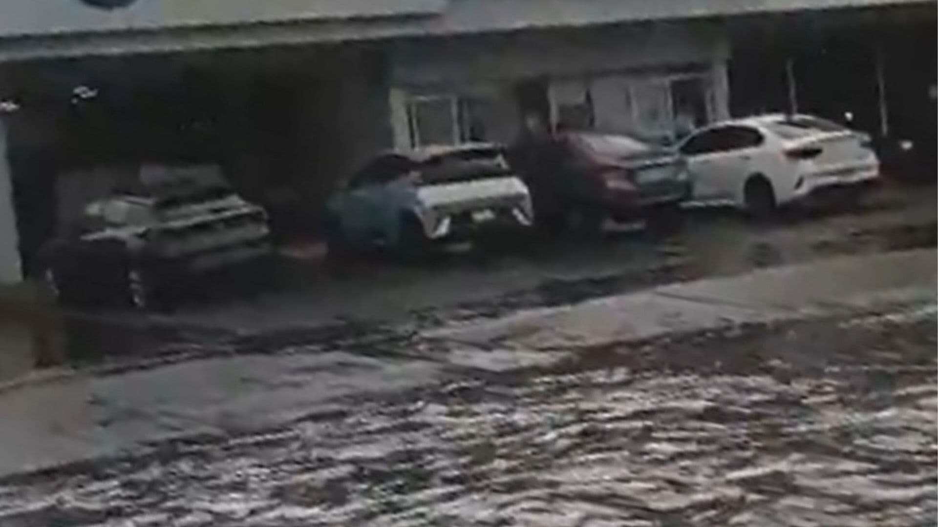 Video: Lluvias Provocan Encharcamientos en la Calzada Ermita Iztapalapa, CDMX