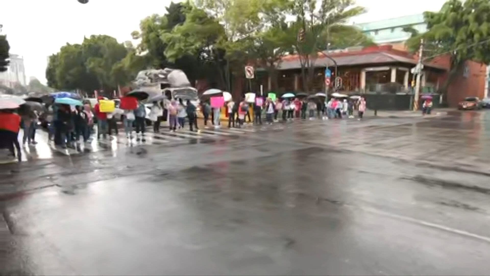 Maestras de Cendis Bloquean Insurgentes Tras Protesta en Metro Hidalgo