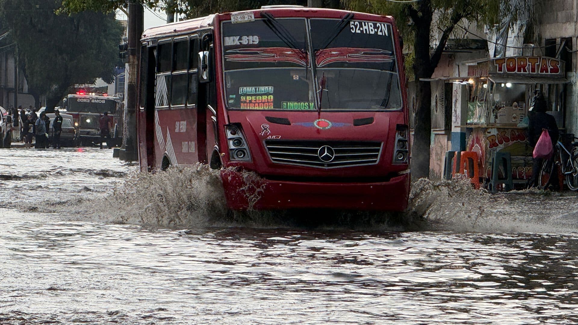 Vía Morelos Bajo el Agua tras la Caída de Lluvia en Ecatepec, Edomex