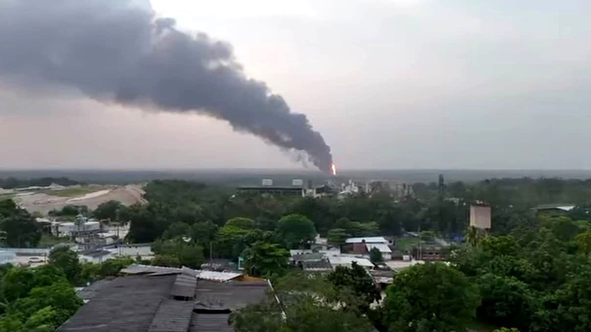Explosión en Planta de Sal Moviliza a Emergencias en Jáltipan, Veracruz
