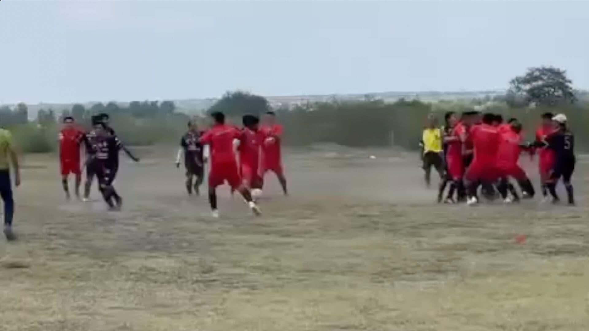 Video Riña Golpes Jugadores Futbol Partido San Juan Ixcaquixtla Puebla