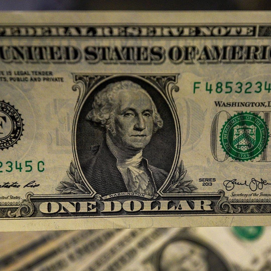 Peso Mexicano Cae a su Peor Nivel en Seis Semanas ante Fortaleza del Dólar
