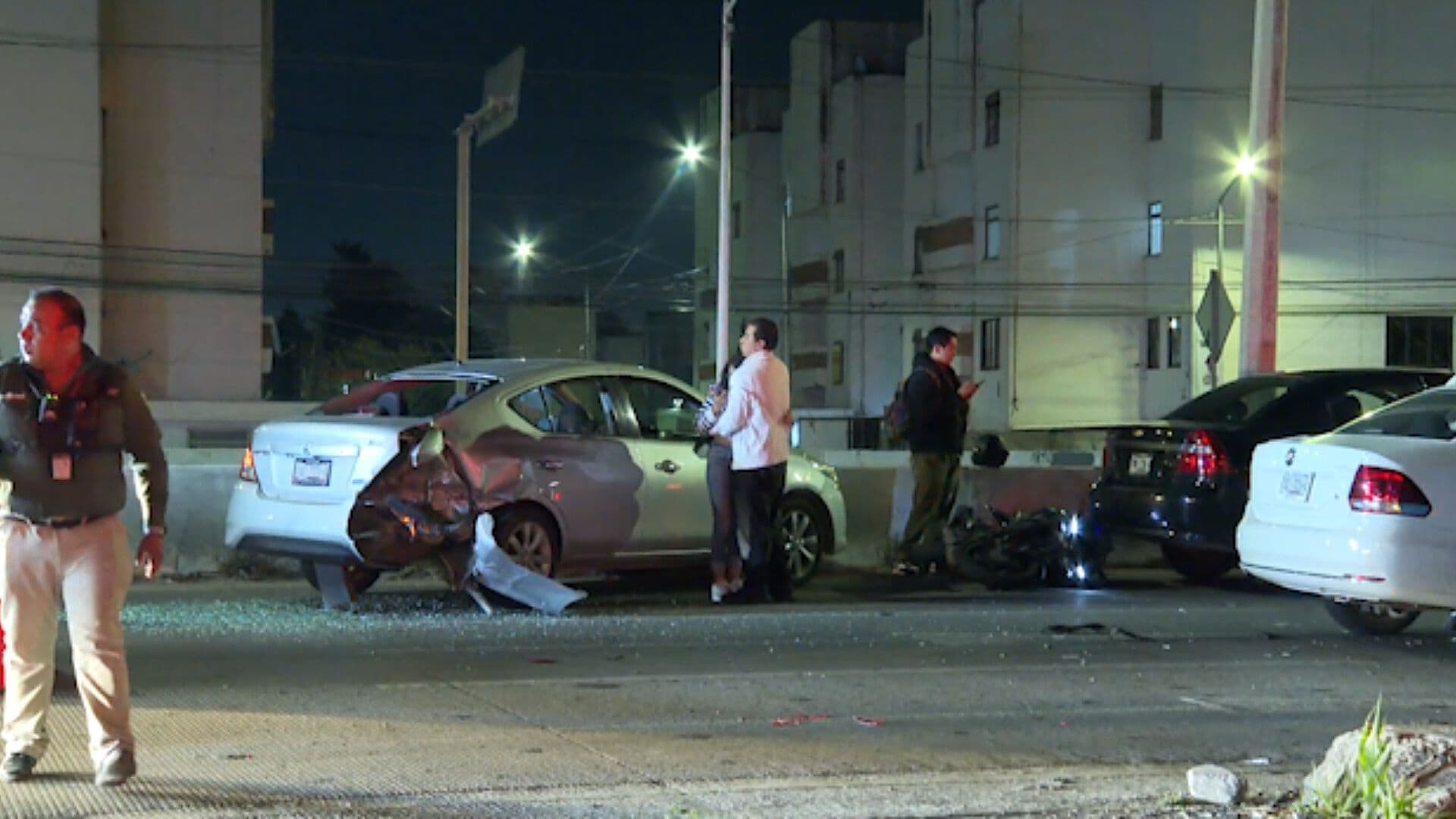 Mujer Heridos por Choque de Dos Autos y Motocicleta en Periférico Ecológico Puebla