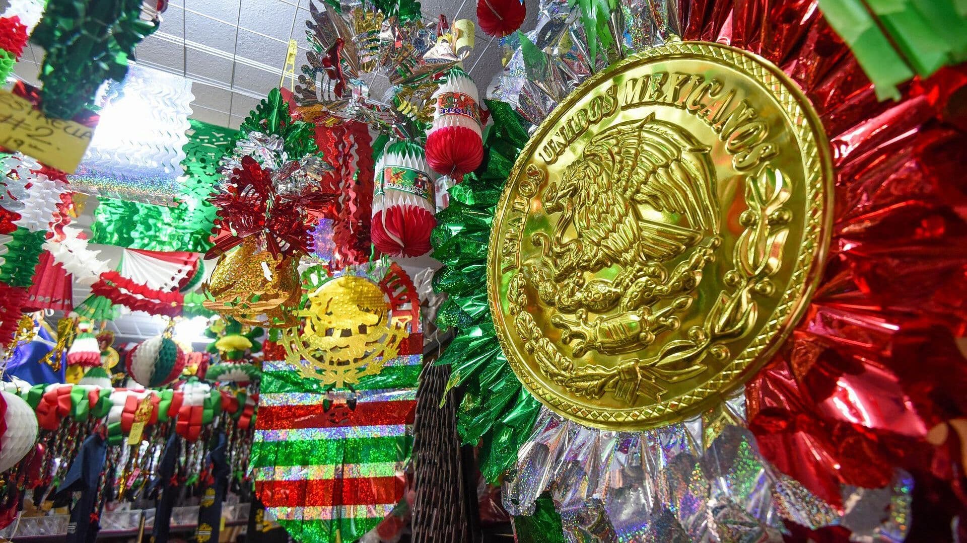 Fuegos Artificiales, Matracas y Hasta Banderas de México También se Importan de China