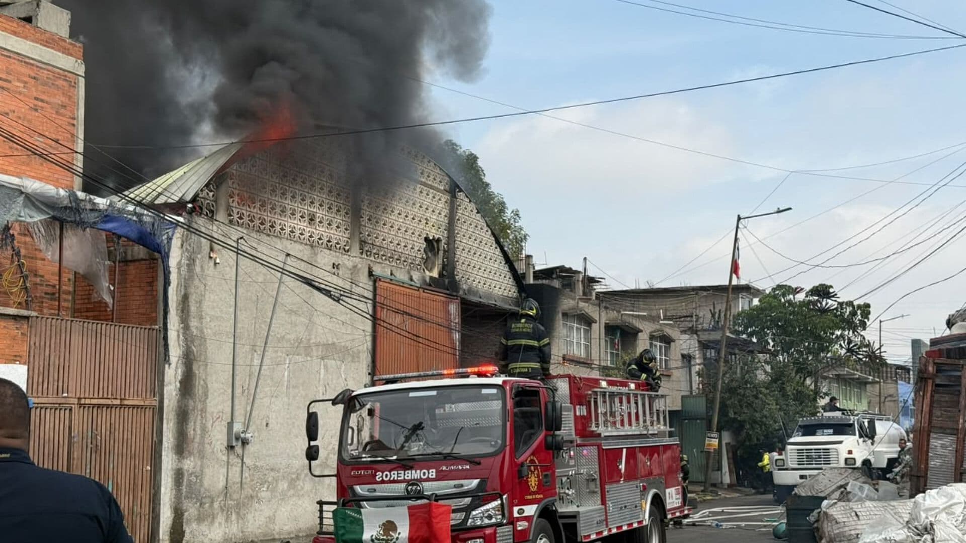 Así Quedó la Bodega Consumida por las Llamas en Iztapalapa