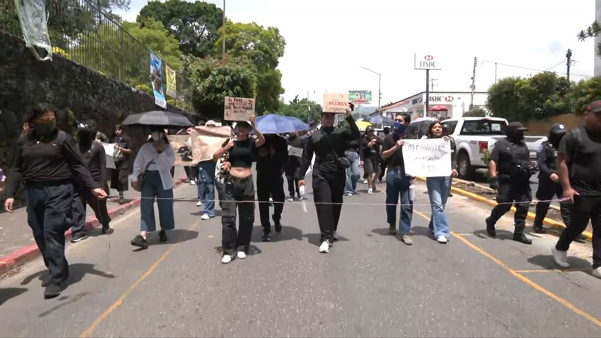 Así Avanza la Marcha para Exigir Justicia para Claudia Tacoronte