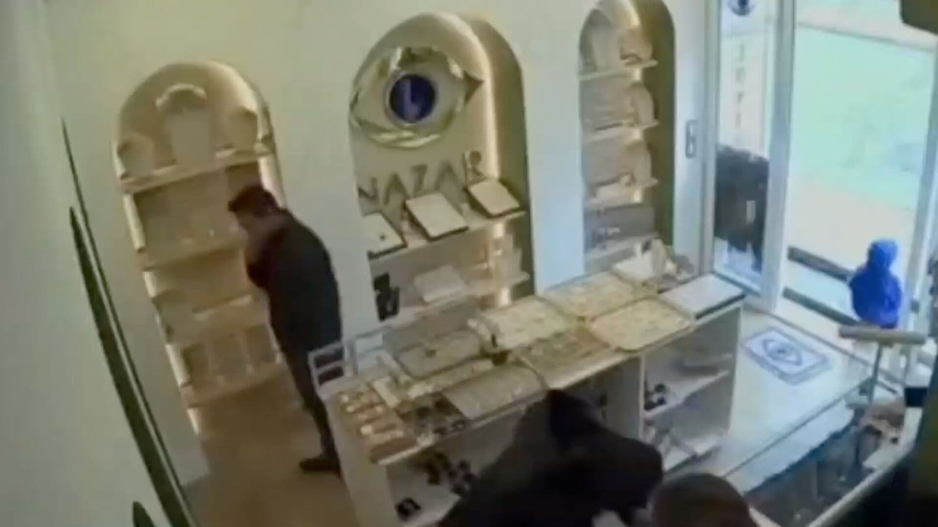 Video Ladrón Mujer Niña Robo Cadena Tienda Bisutería Colonia Centro Chignahuapan Puebla