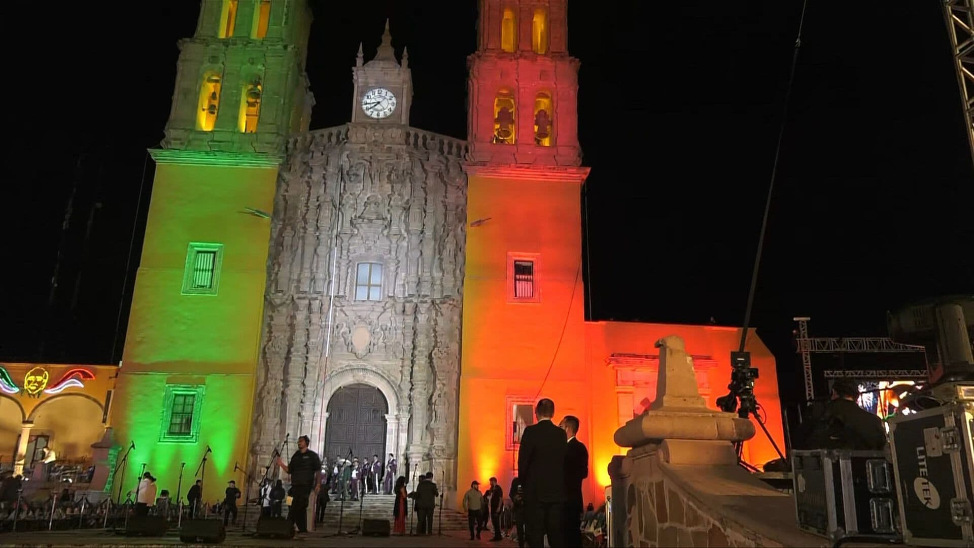 Miles de Personas Abarrotan Plaza de Dolores Hidalgo para El Grito