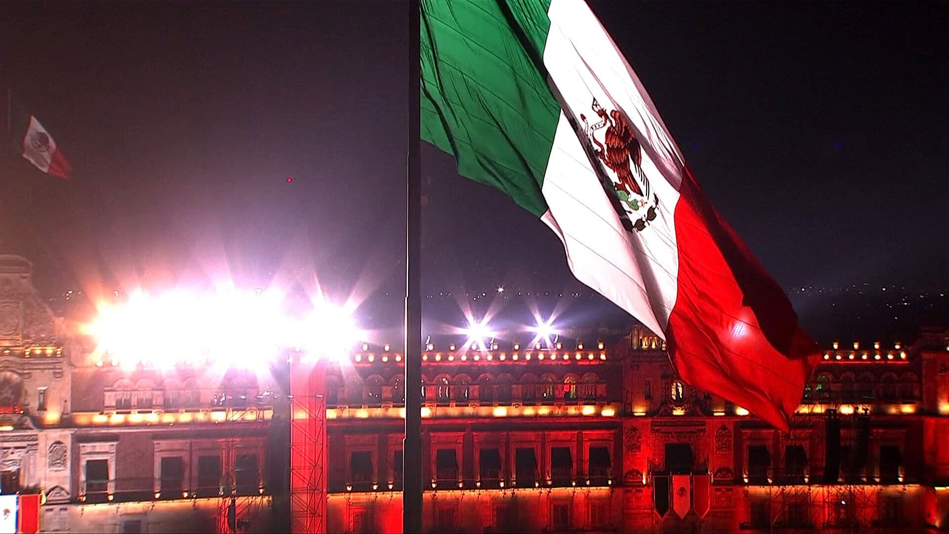 Desde el Aire: Zócalo de la CDMX Luce Lleno a Casi 2 Horas del Grito de Independencia 2026