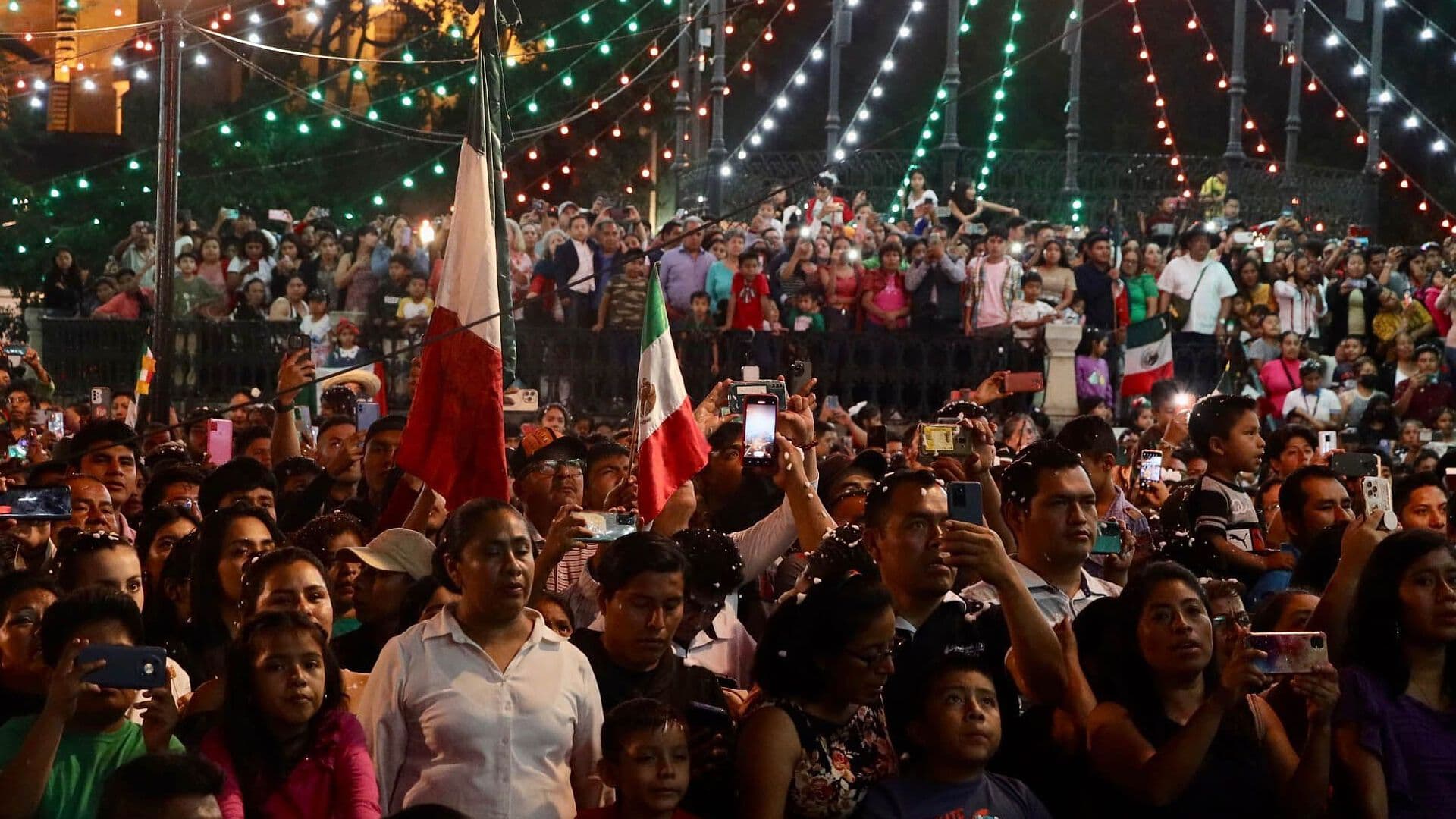 Dan Pozole y Tostadas Gratis en Centro de Oaxaca Previo a Grito de Independencia