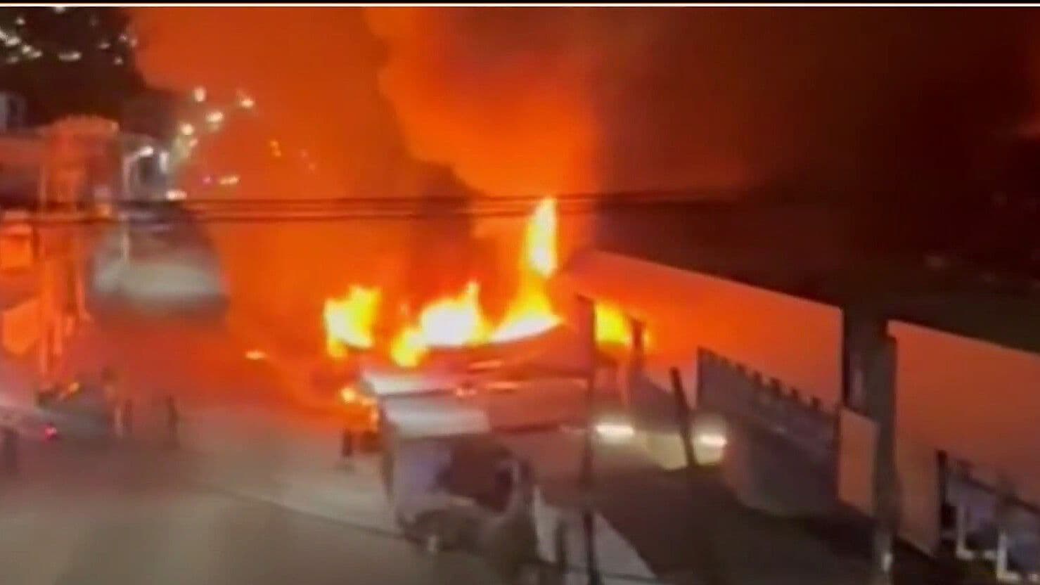 Incendio Consume Mercado Central de Acapulco, Guerrero