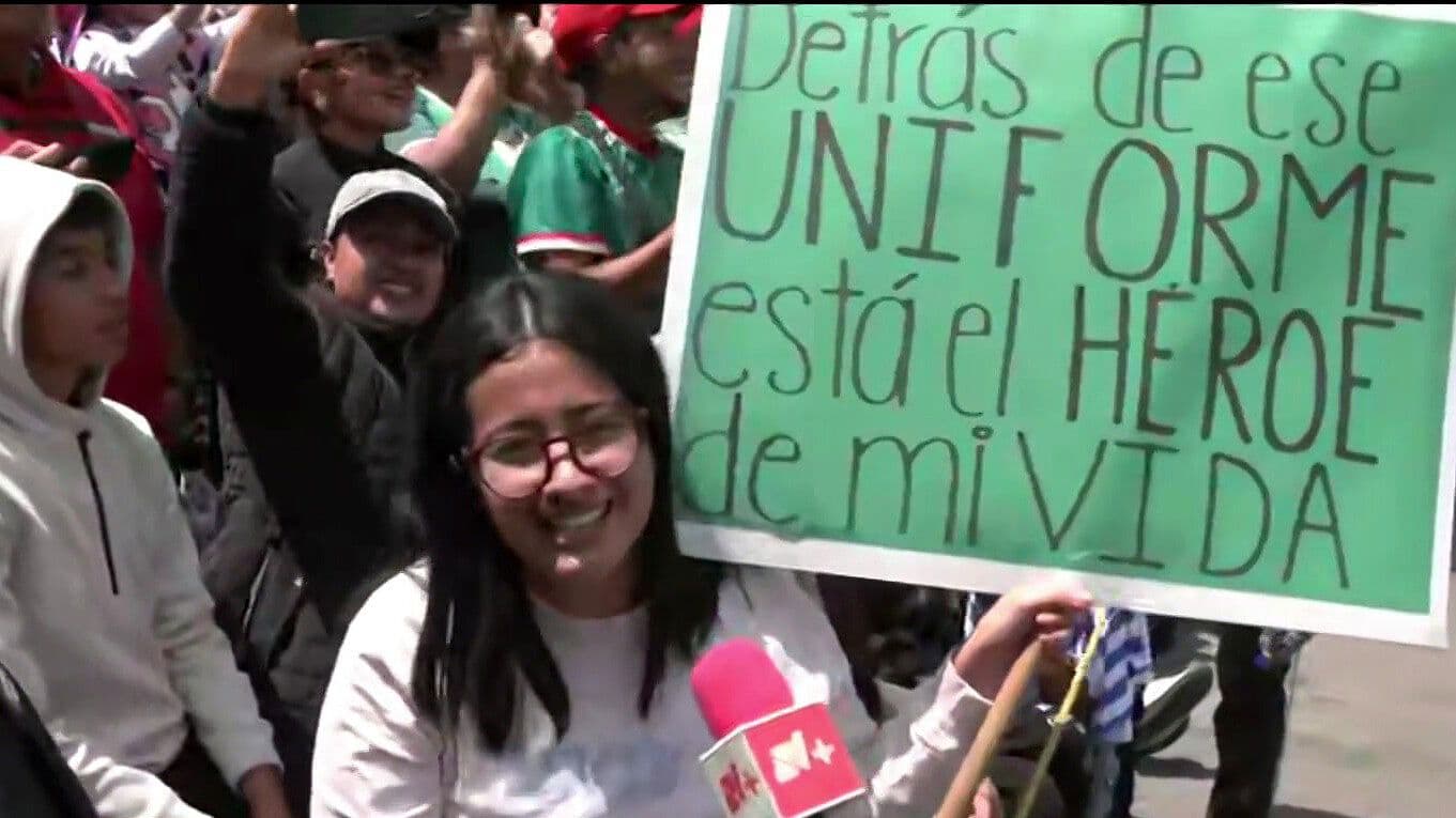 “Detrás de Ese Uniforme Está el Héroe de Mi Vida”: Esposa Sorprende a Militar en Desfile Militar