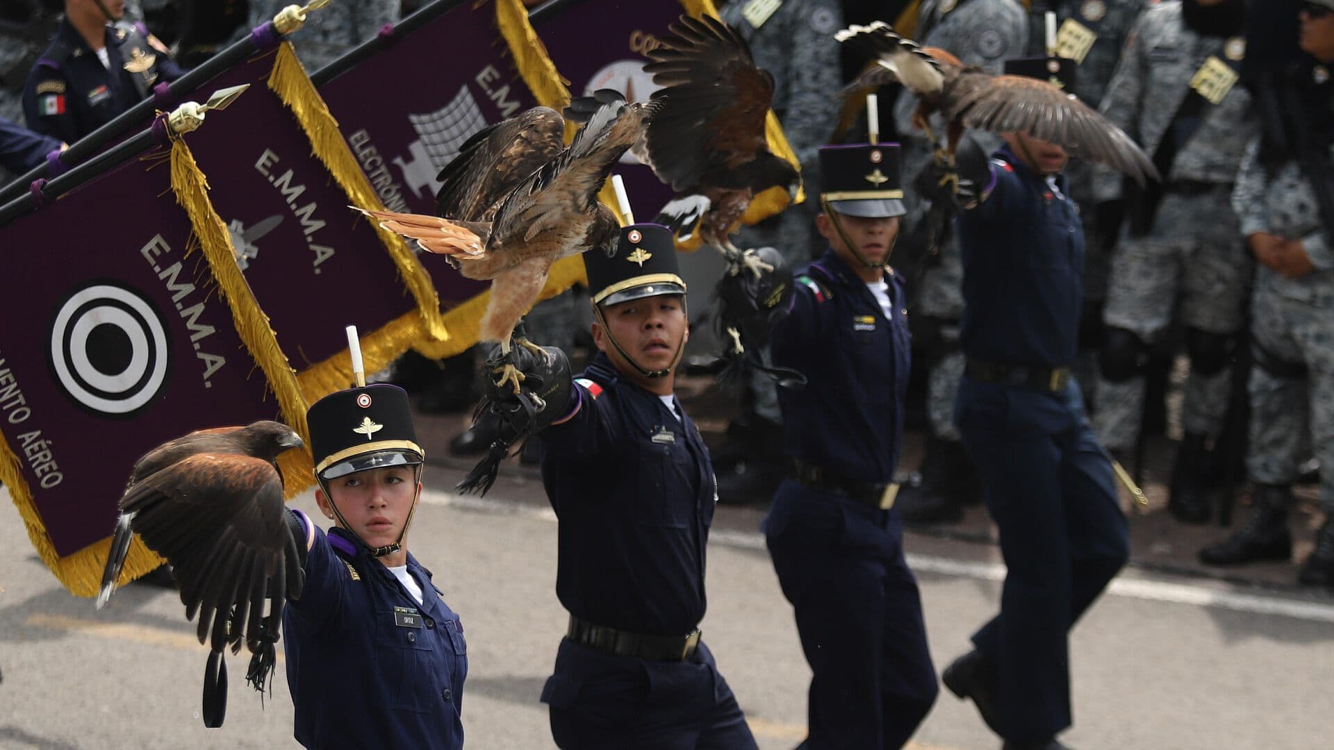 El Honor y Disciplina del Colegio Militar se Hacen Presentes en el Desfile