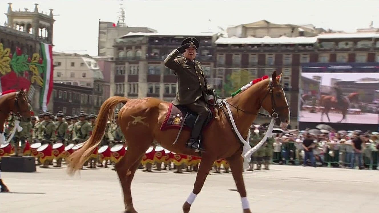 Caballería del Ejército Mexicano Recorre el Zócalos durante el Desfile Militar