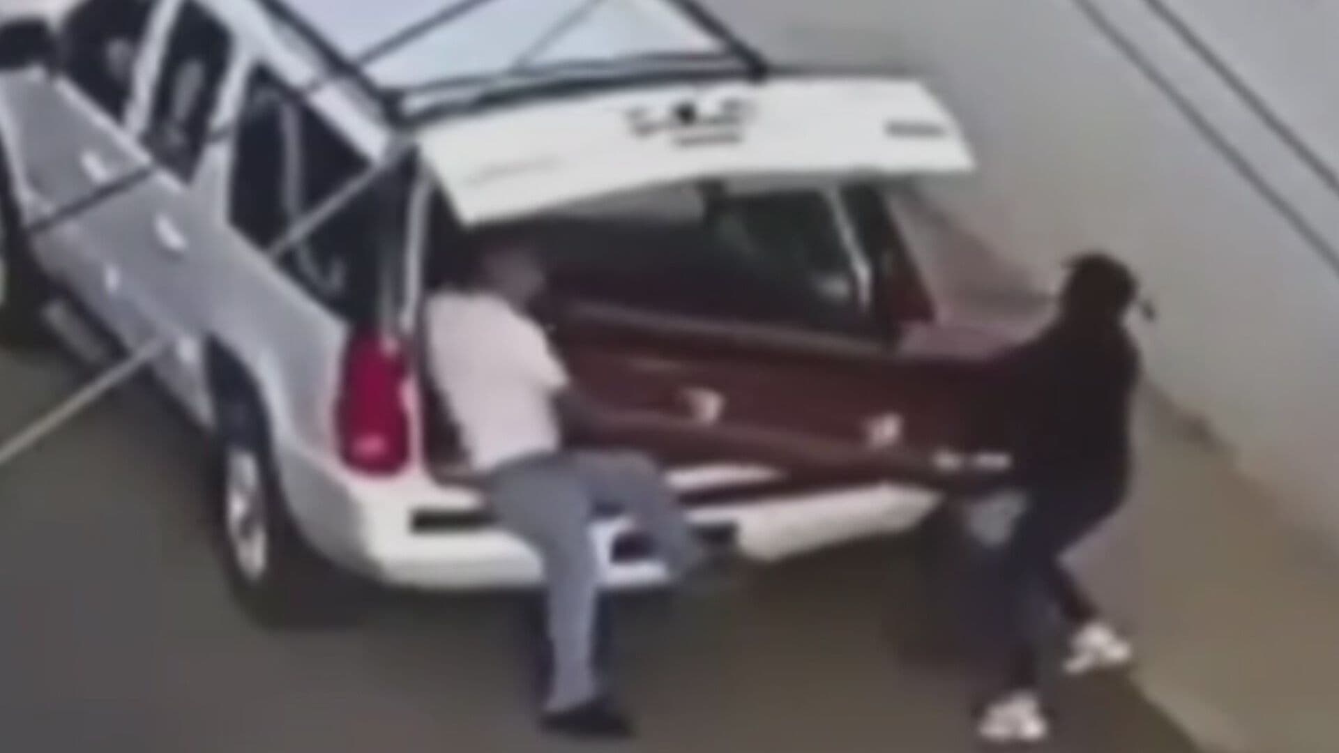 Video | Abandonan Ataúd con Cadáver en Calle de Uruapan, Michoacán