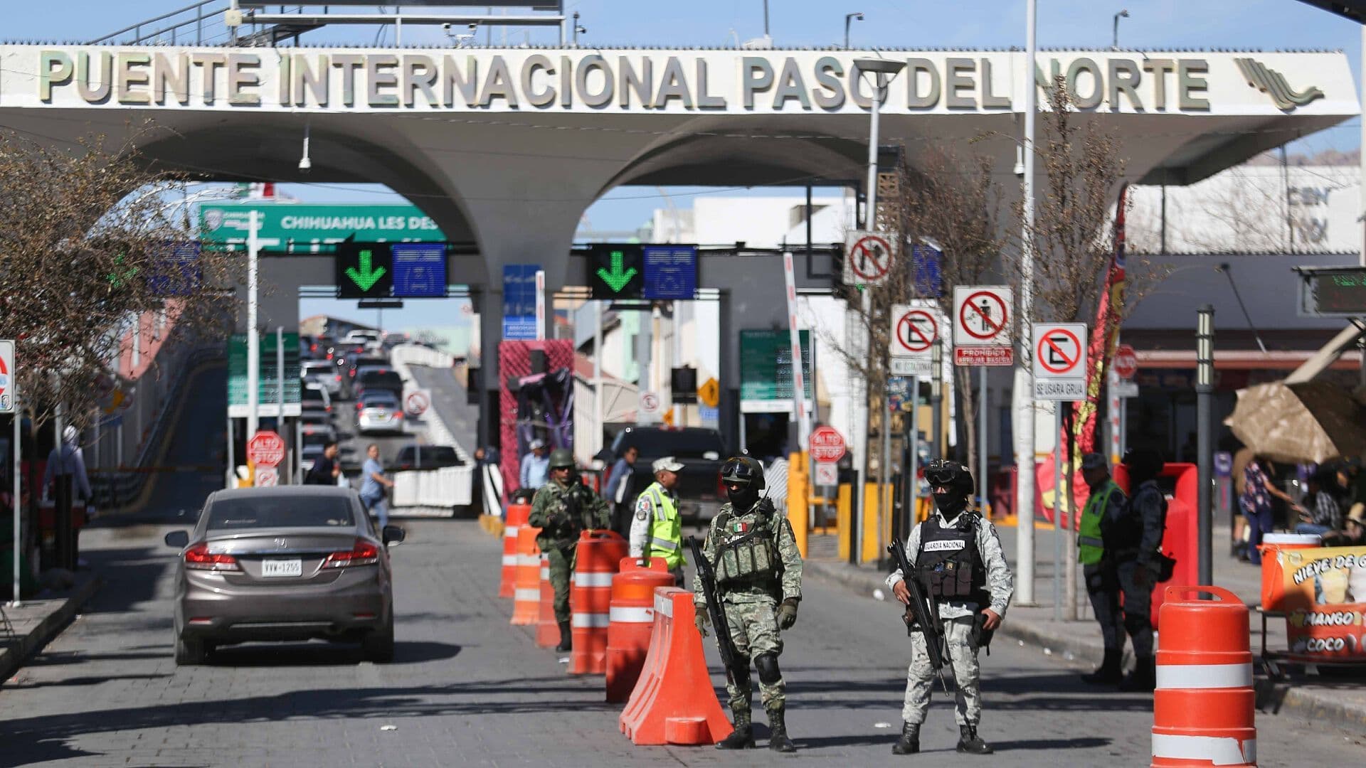 Familias Aprovechan Día Festivo para Cruzar la Frontera Norte, Chihuahua
