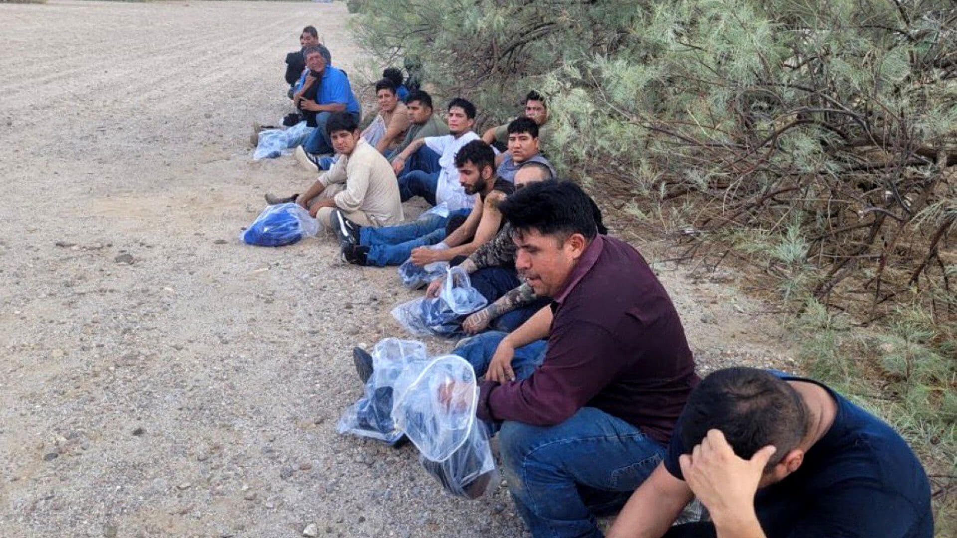 Patrulla Fronteriza Detiene a 31 Migrantes en California tras Ser Abandonados en Camión
