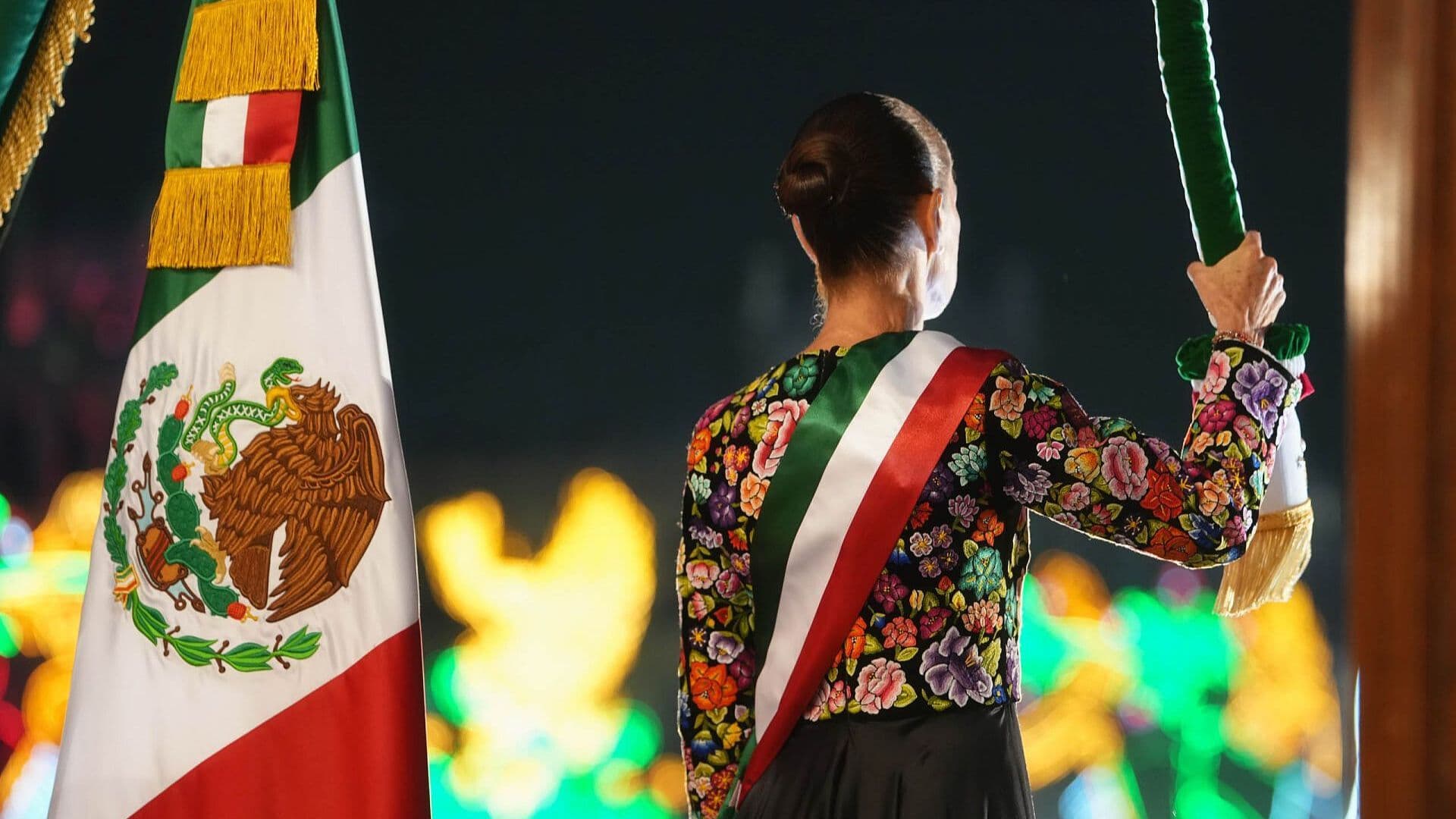 Durante el Grito, la Presidenta Dijo: ¡Viva la Democracia!; México Rumbo a la Elección de 2027