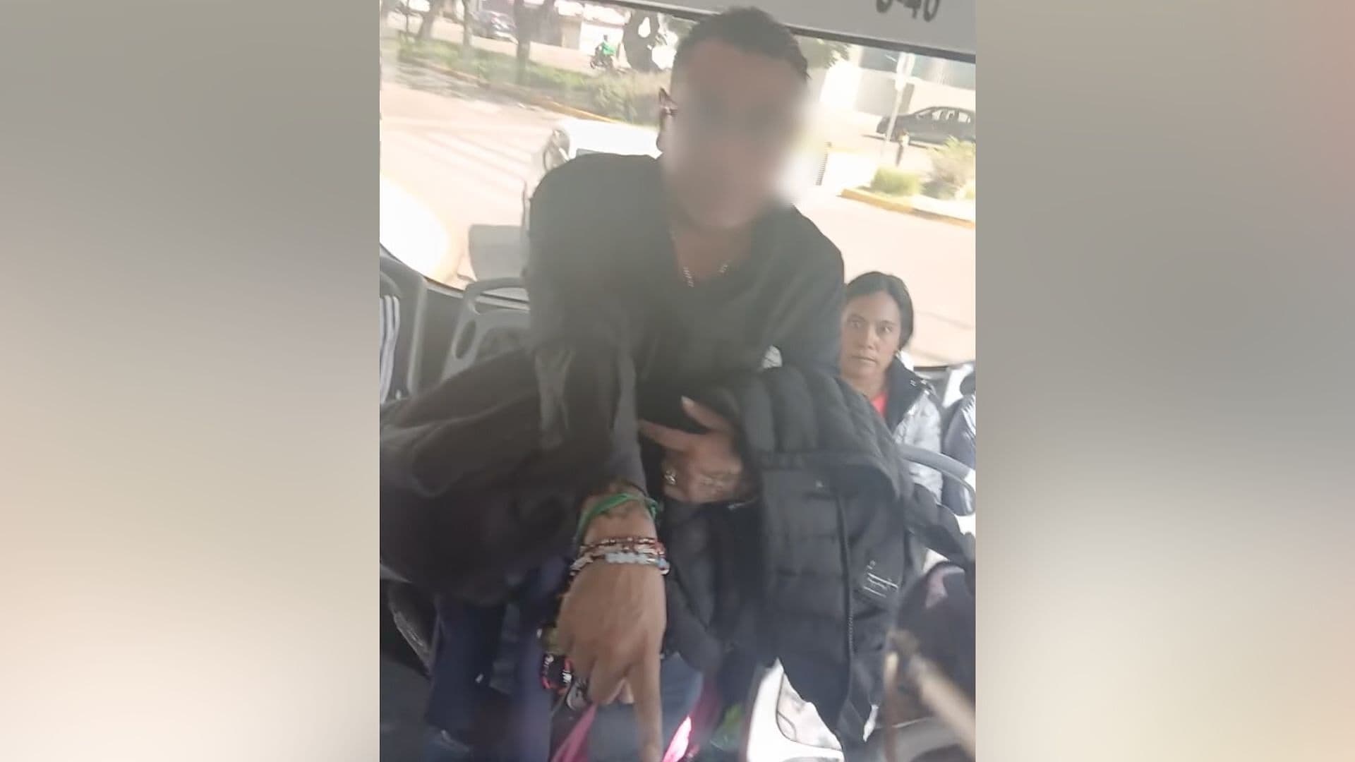 Video Ladrón Carterista Exhibido Robo Ruta 10 Transporte Público Colonia Volcanes Puebla