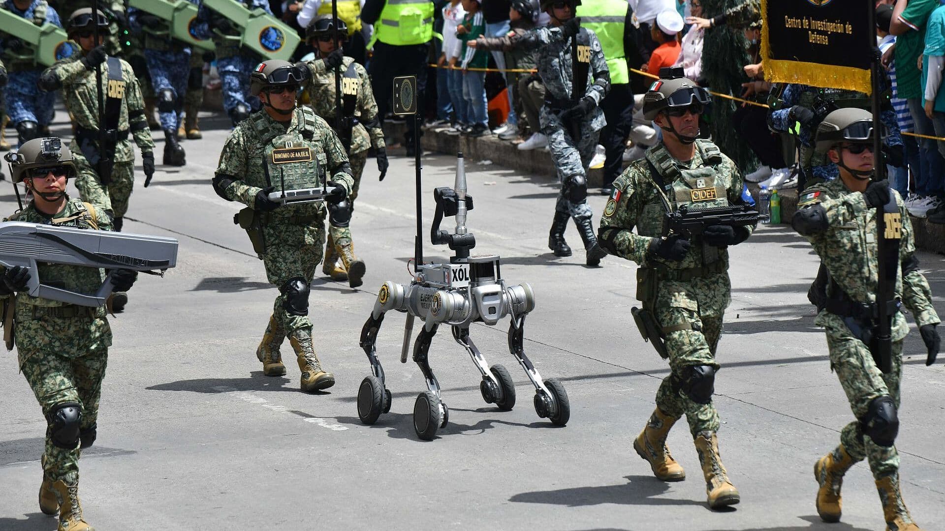 Participan en Desfile Cívico-Militar Cerca de 16 Mil Elementos de las Fuerzas Armadas