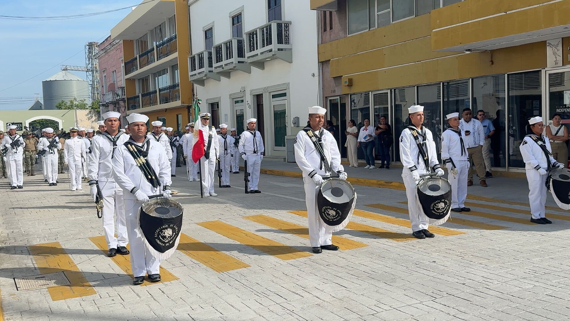 Realizan Desfile Civico Militar en Veracruz tras Ocho Años de Haber Sido Pospuesto