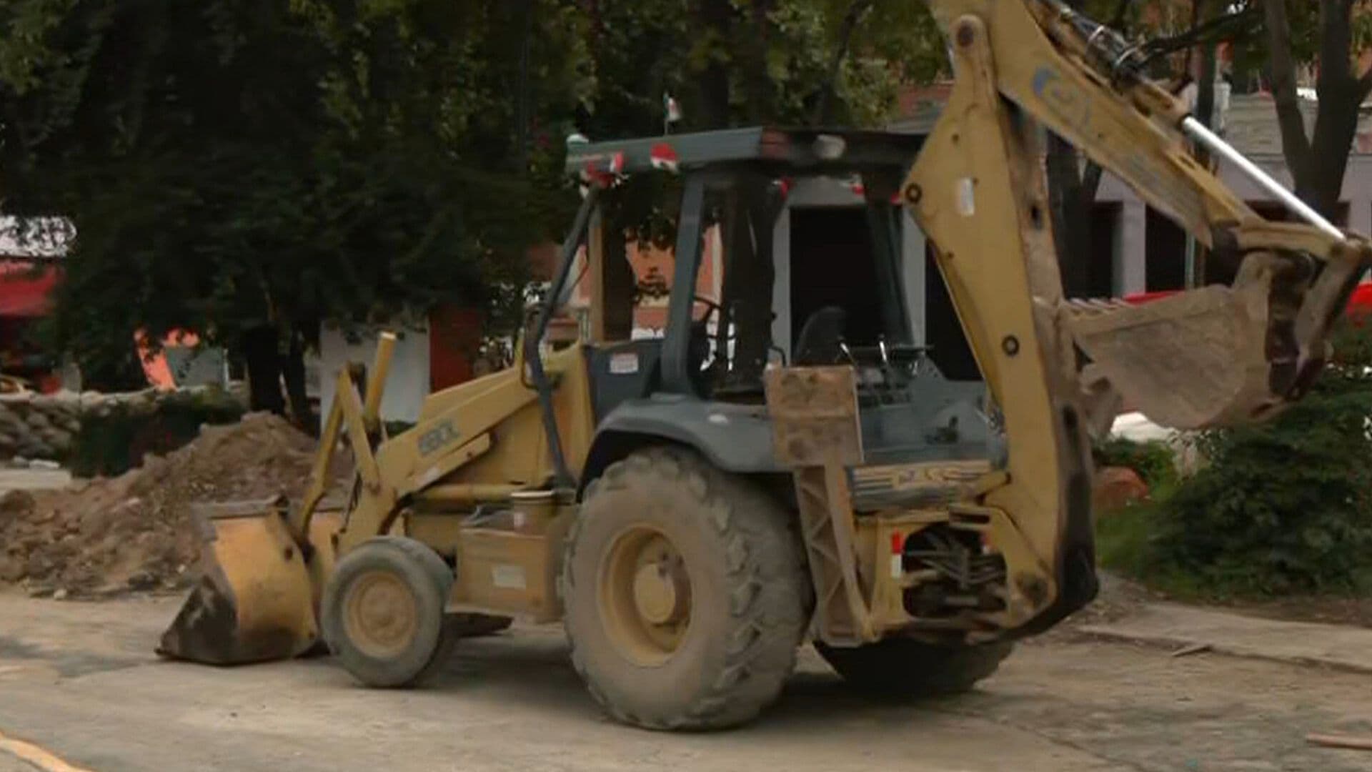Cierres en la Calzada Zaragoza por Obras Hidráulicas