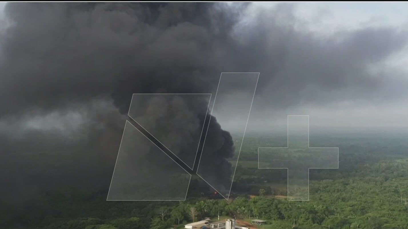 Recuperan un Cuerpo tras el Incendio en la Salinera de Jáltipan, Veracruz