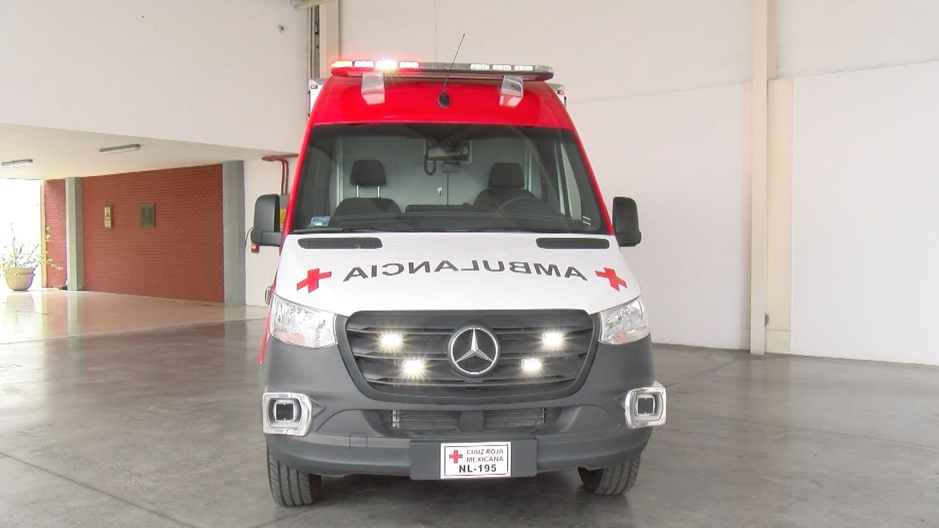 Colapso de Andamios Deja Dos Trabajadores Heridos en San Pedro, NL