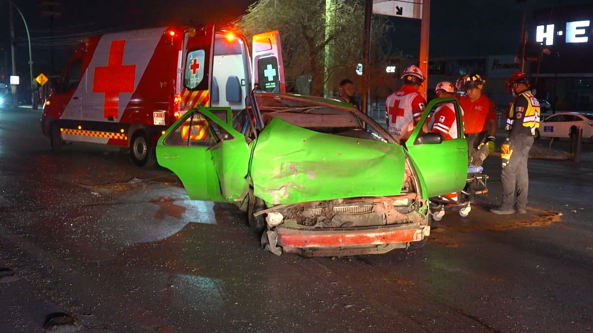 Se Pasa Semáforo en Rojo y Choca en Av. Lincoln en Monterrey, NL