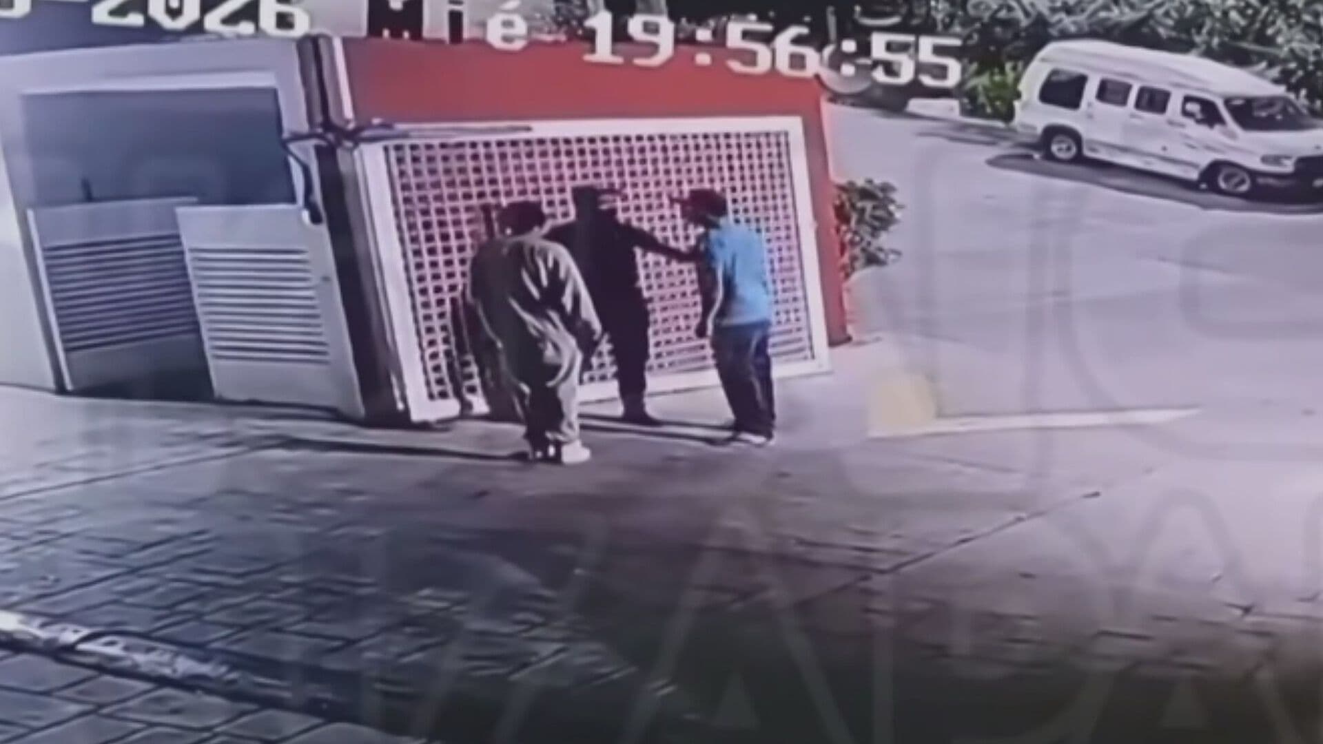 Video | Sujetos Dan Golpiza a Guardia en Atizapán, Edomex