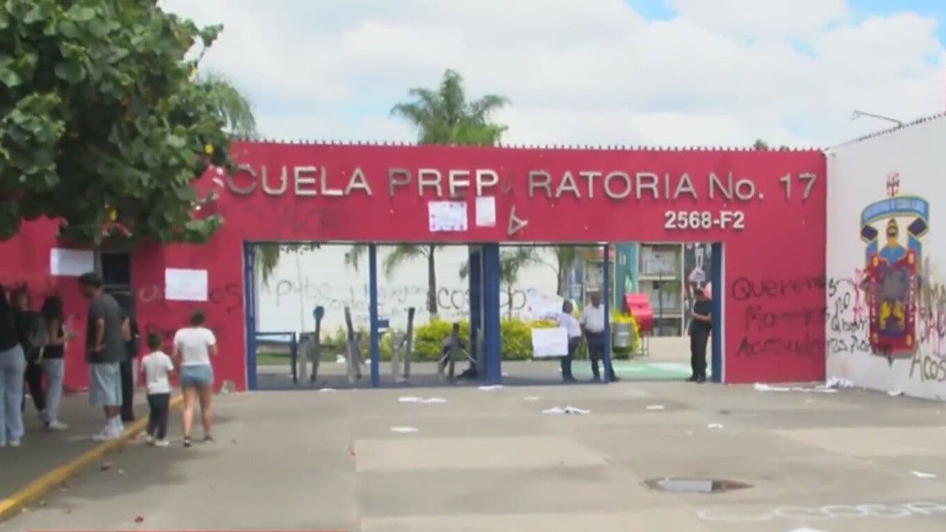 Estudiantes de la Prepa 17, de la UDG, se Manifiestan por Presuntos Casos de Acoso